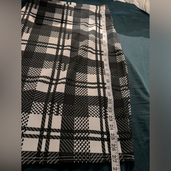 NWOT Boohoo stretch pencil skirt - Picture 4 of 4